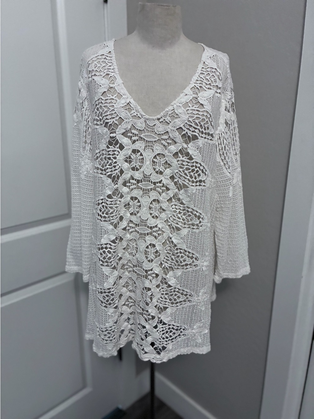 Chico's white full crochet lace floral sheer sz 3